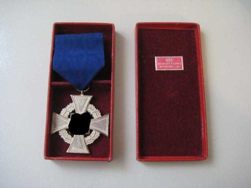 Medalha Faithful Service 25 years c/ Caixa - Nazi - 3º Reich