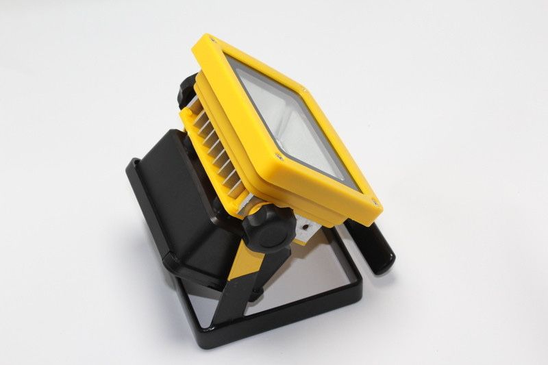 Ручний прожектор Bailong BL-204 100W