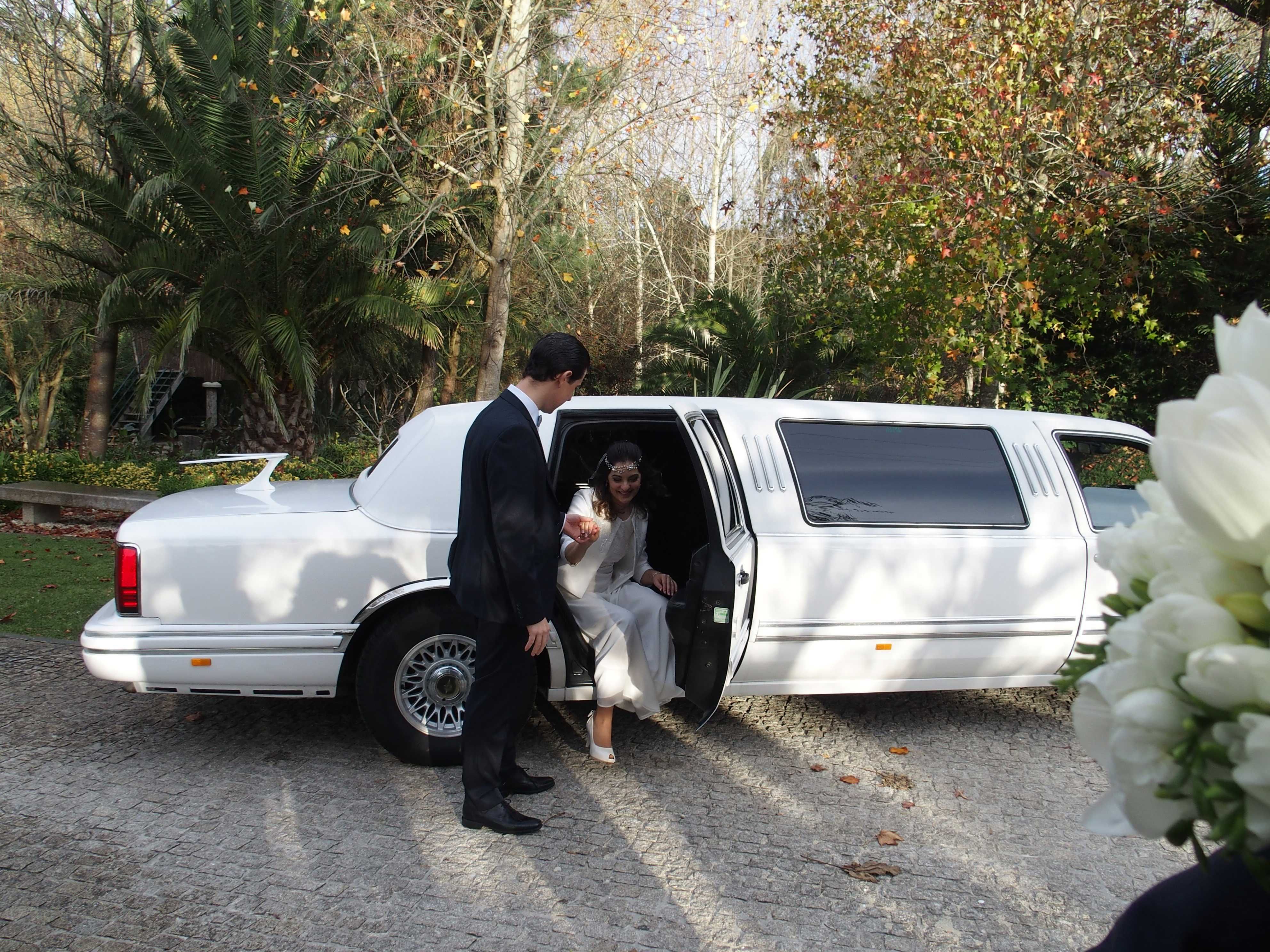 Limousine Casamentos Eventos Aniversários D. Solteiro Carros Clássicos