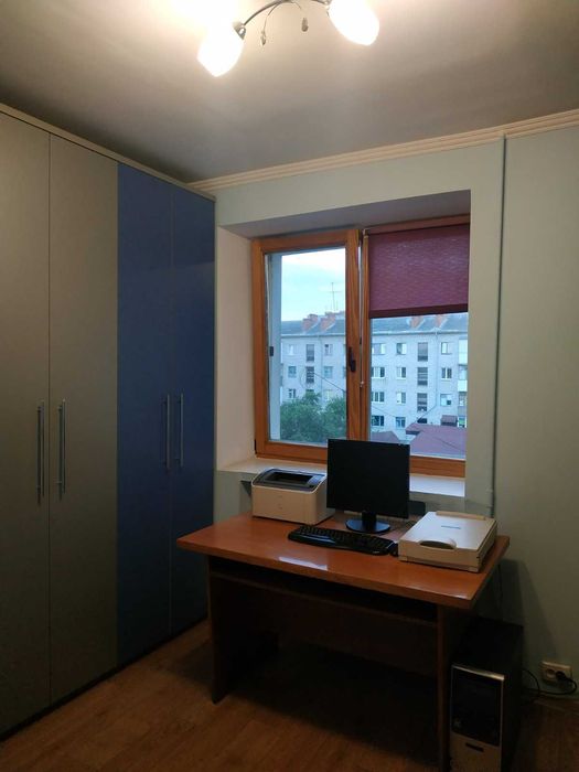 Продаж 4-кімн.кв. з великим тамбуром (власник)