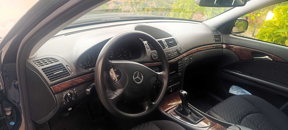 Mercedes E220 Sedan Elegance + Atrelado Venter