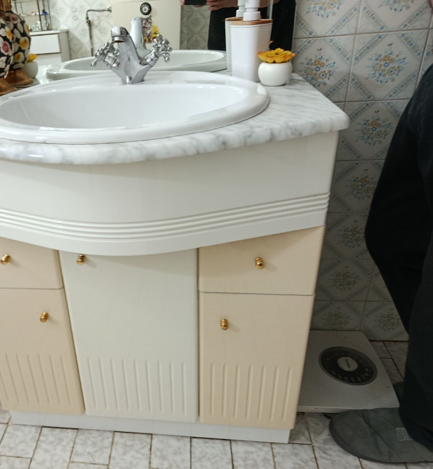 Vendo movel lavatório  para casa. banho  com espelho