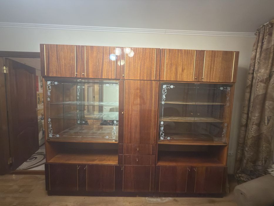 Стінка у вітальню