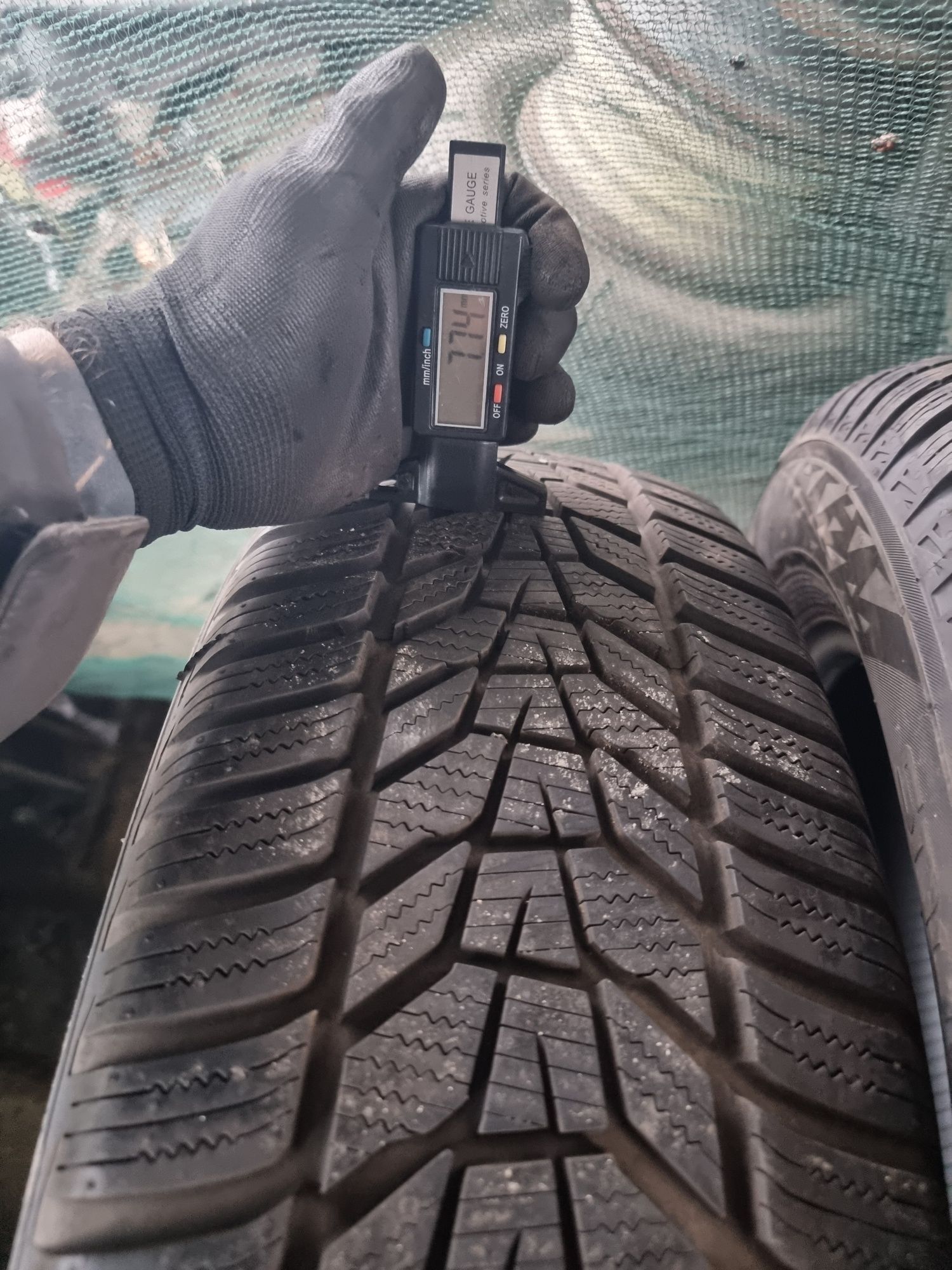 Opony zimowe 215/65r17 Nokian Hankook 2022/2023 rok