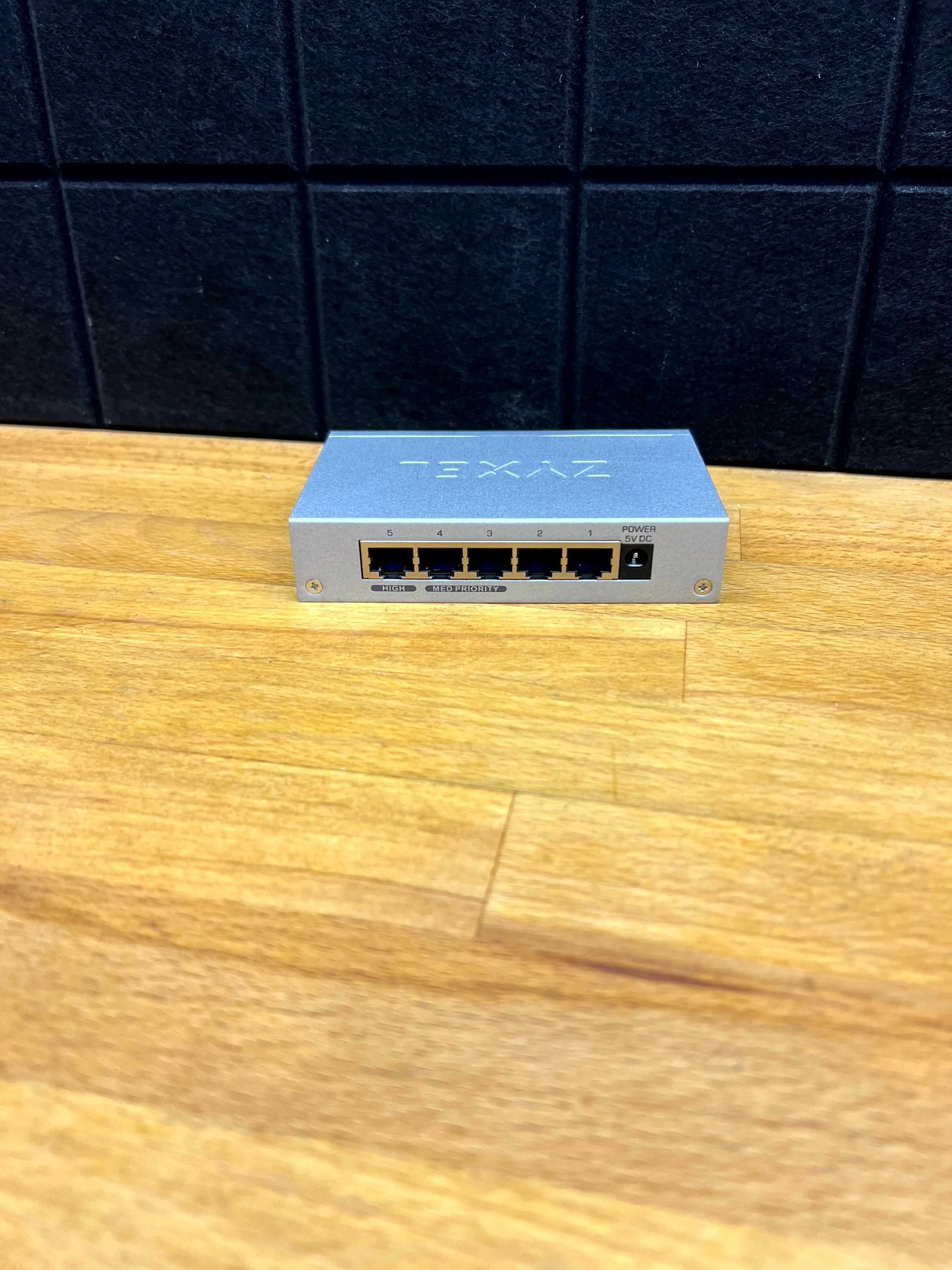 SWITCH ZYXEL GS-105B v3 5xGibabit Ethernet RJ45