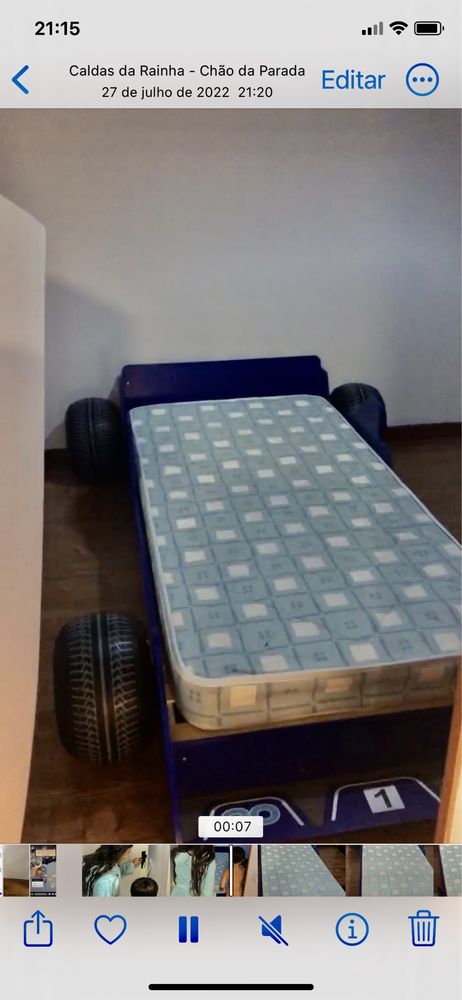 Cama de corrida,cor azul com rodas insufláveis decorativas e