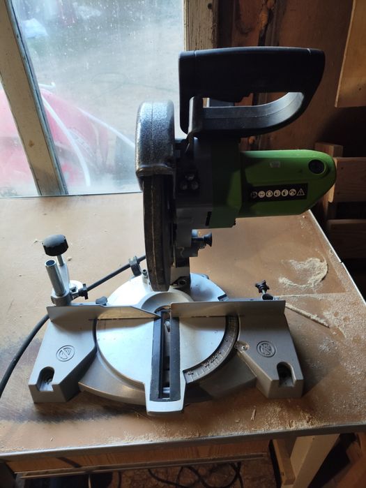 Торцювальна пила procraft 2100