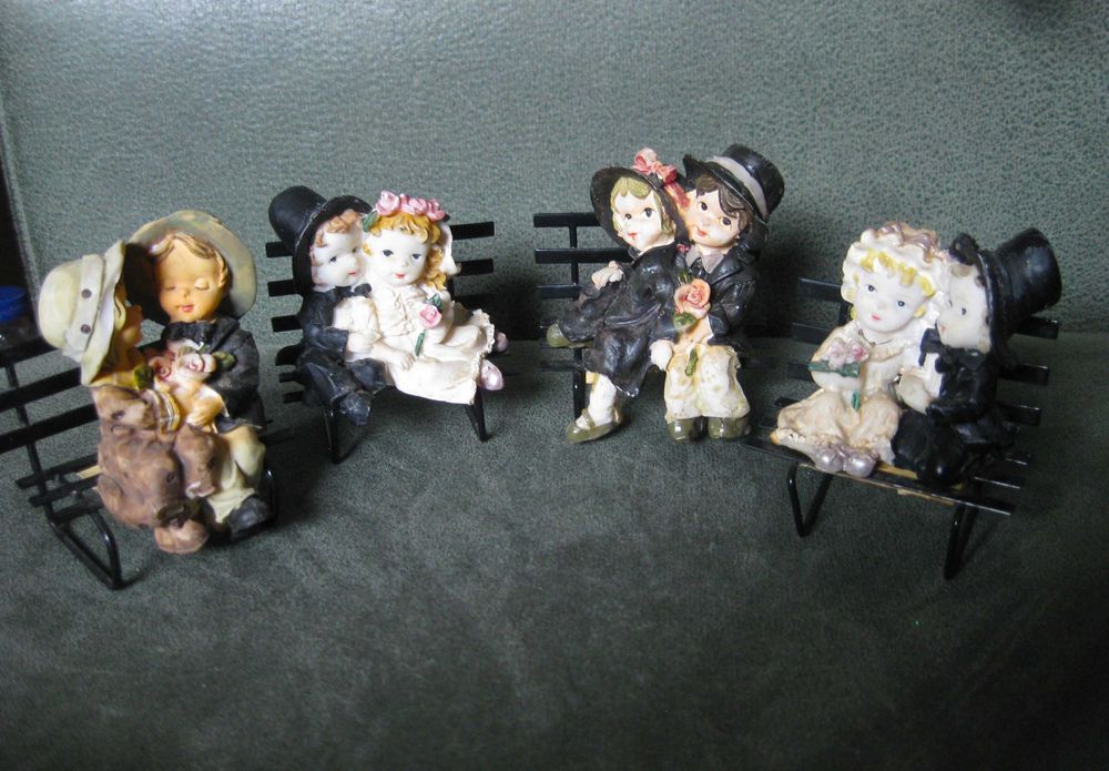 Namorados e Noivos na Banco de Jardim- 4 diferentes