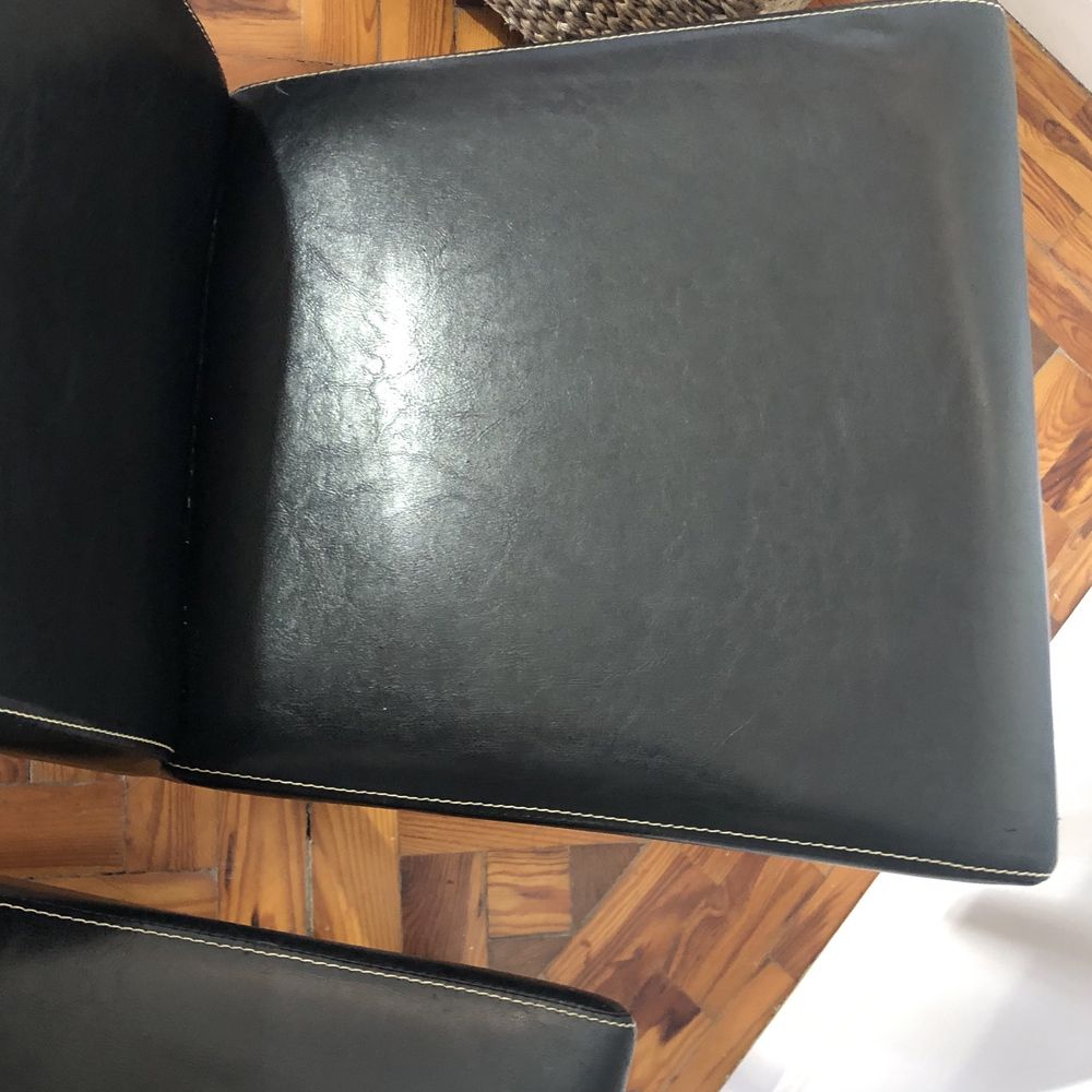 2 Cadeiras imitaçao de pele