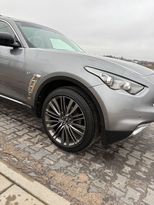 Infiniti qx70 limited edition 3,7 benzyna