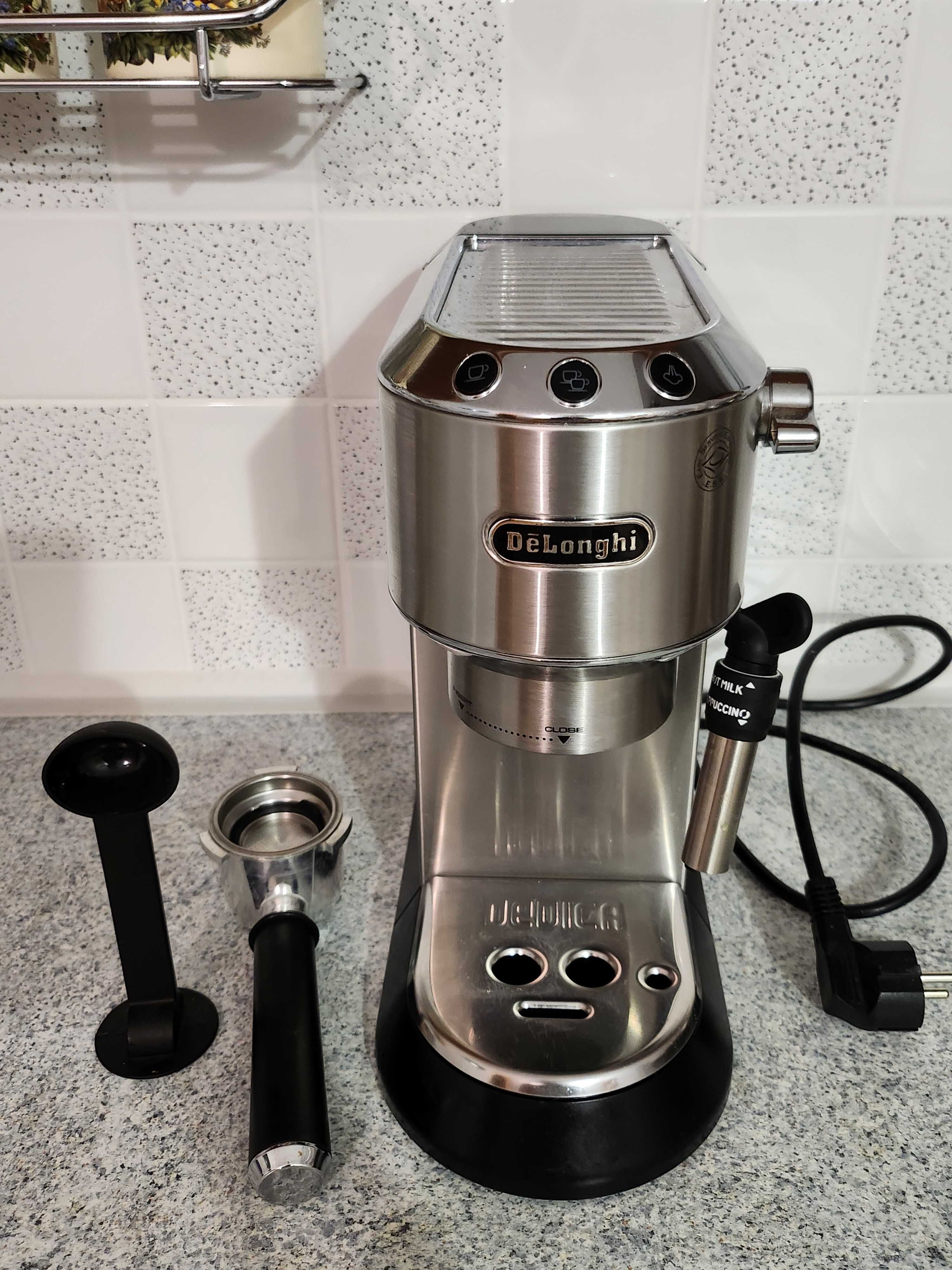Кавоварка рожкова Delonghi EC 685