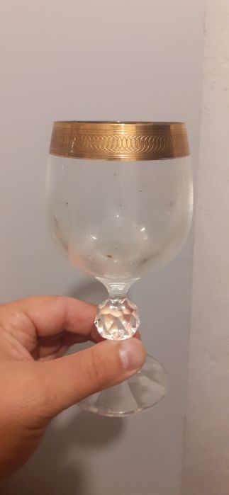 Duży pozłacany kieliszek