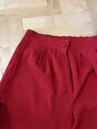 Czerwone spodnie z szerokimi nogawkami typu culotte s