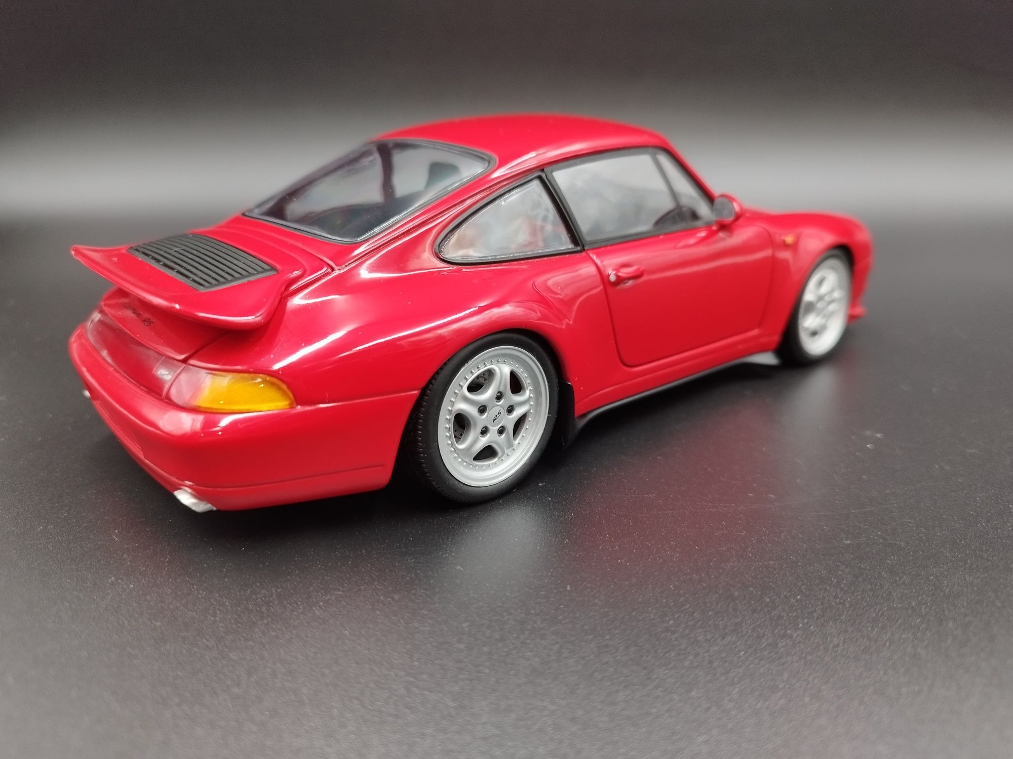 1:18 UT Models Porsche 911 (933) Carrera RS model używany