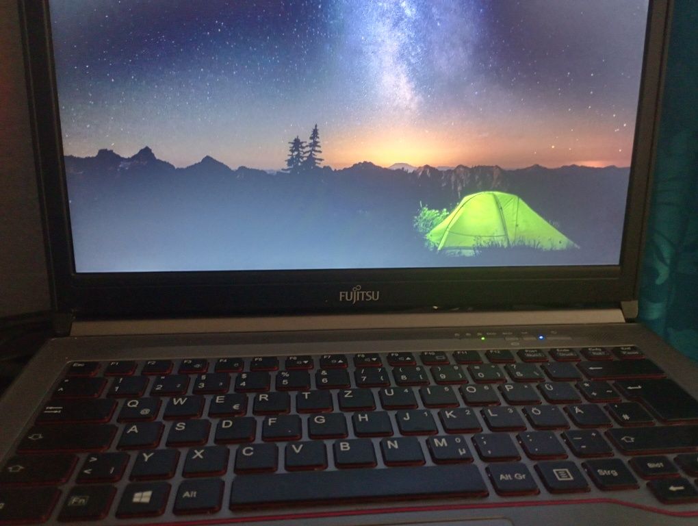 Sprzedam laptopa i klawiatura i monitor Fujitsu