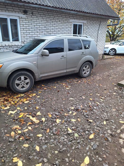 Авто для ЗСУ міцубісі аутлендер