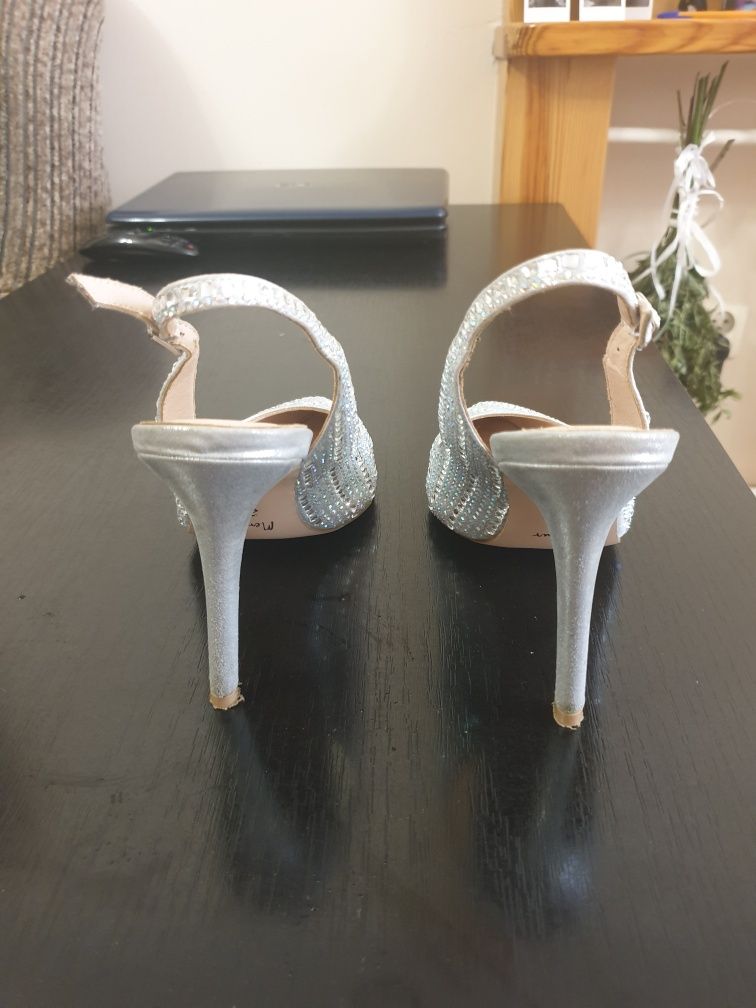 Buty srebrne z cyrkoniami marka Menbur