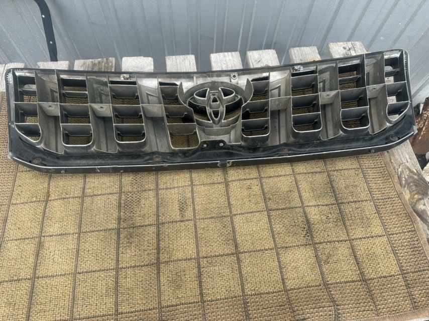 Решітка радатора prado