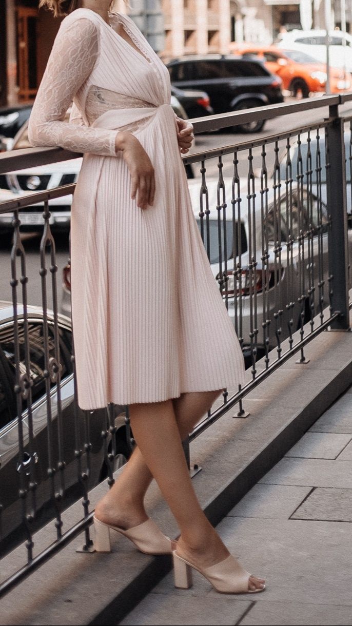 Сукня плаття жіноче asos з мереживом ніжно рожева