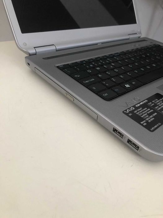 Computador Portátil SONY VAIO VGN-NR31E/S - DUAL CORE - 2GB - 200GB