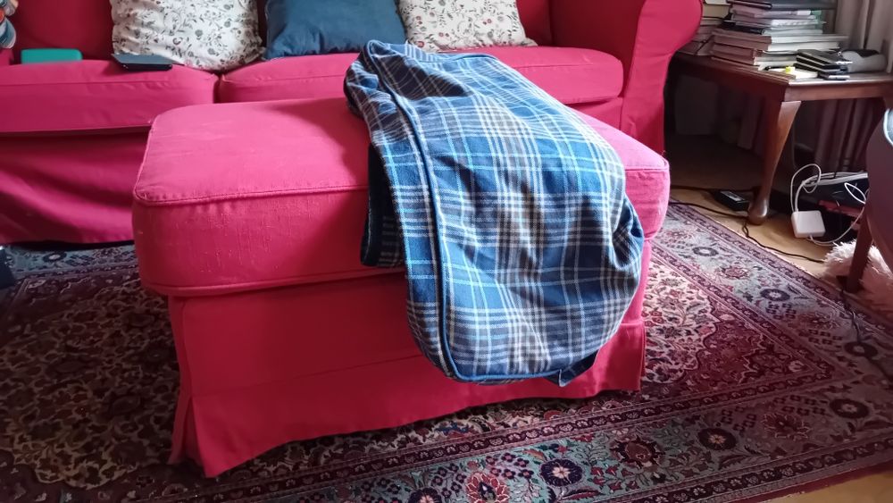 Puff  IKEA com arrumação