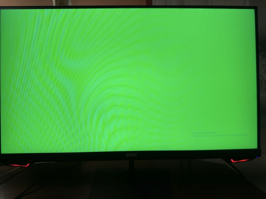 Продам ігровий сетап, монітор 180 hz, клавіатура , мікрофон та коврик