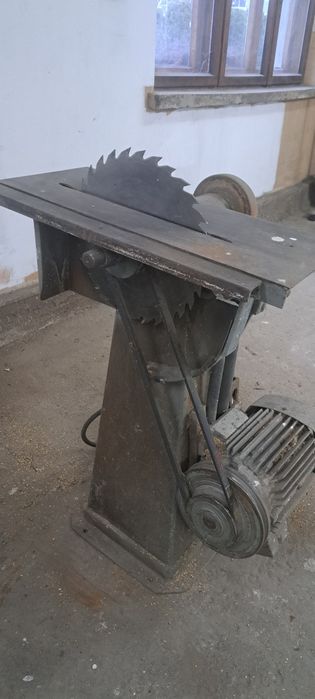 Cyrkularka z kamieniem do ostrzenia