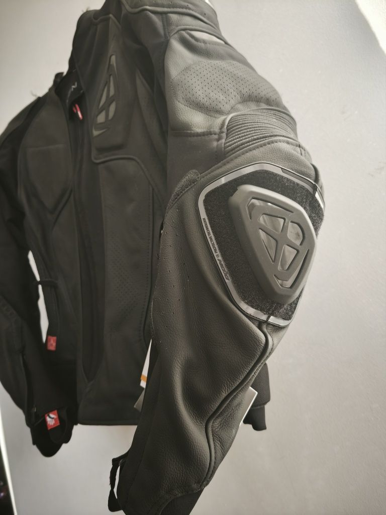 Casaco moto ixon em couro