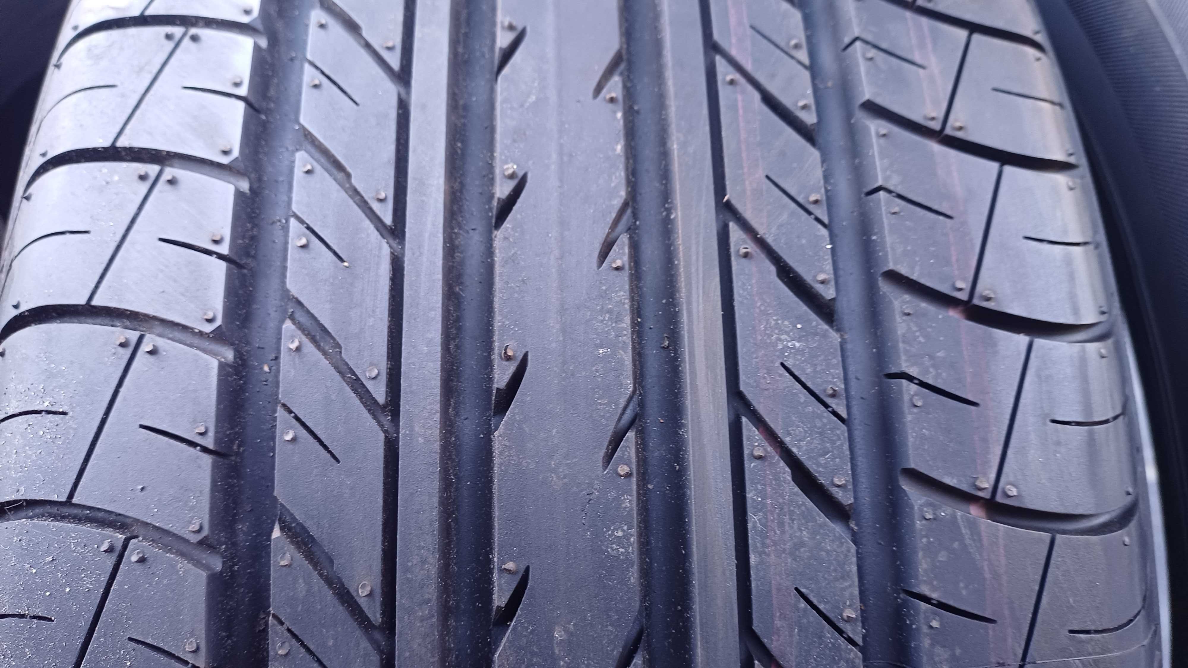 Yokohama BluEarth E70 225/55 R18 98H Demo 2018r