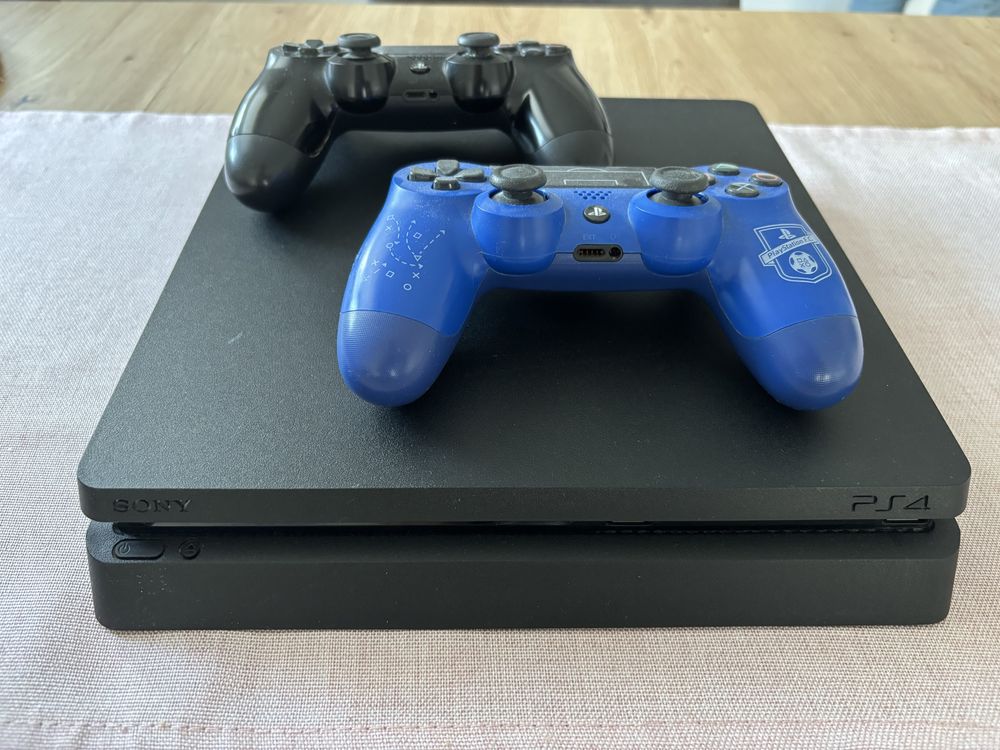 Ps4 slim 1Tb plus dwa pady
