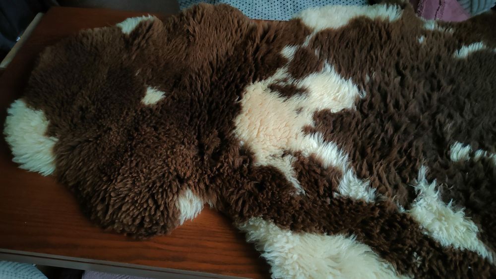 Futro dywan dywanik z futra narzuta na tapczan łóżko sofę miękka