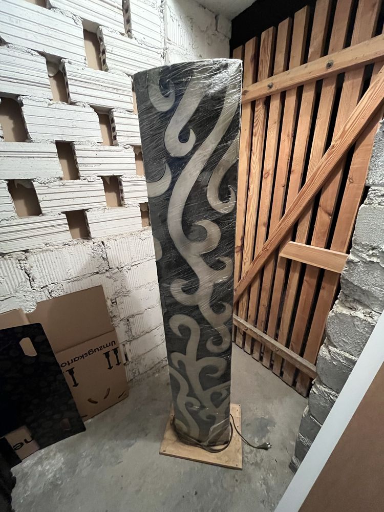 Lampa stojąca czarna wzory prostokątna