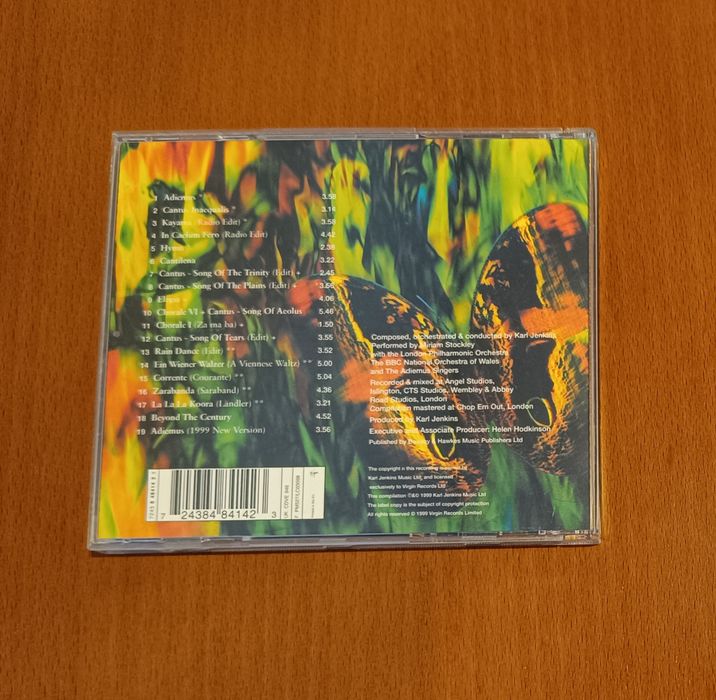 CDs de Karl Jenkins e Tracy Chapman como Novos.