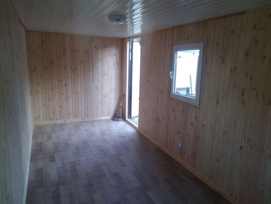 Дачный домик, вагончик, бытовка.