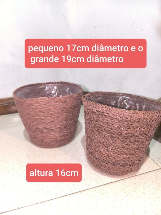 Vasos e floreiras variados