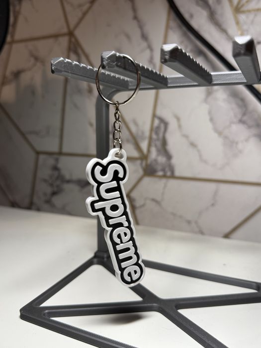 Brelok / Zawieszka Supreme