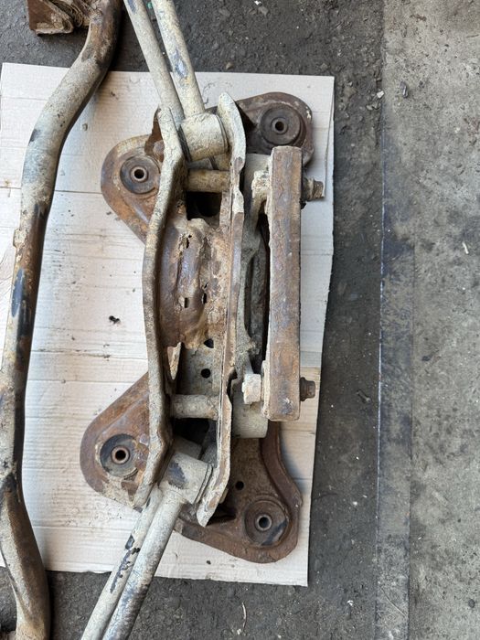 Задній підрамник ричаги Хюндай Санта Фе 1 комплект