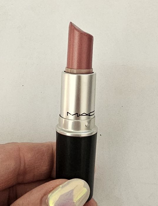 Szminka pomadka MAC creme de la femme