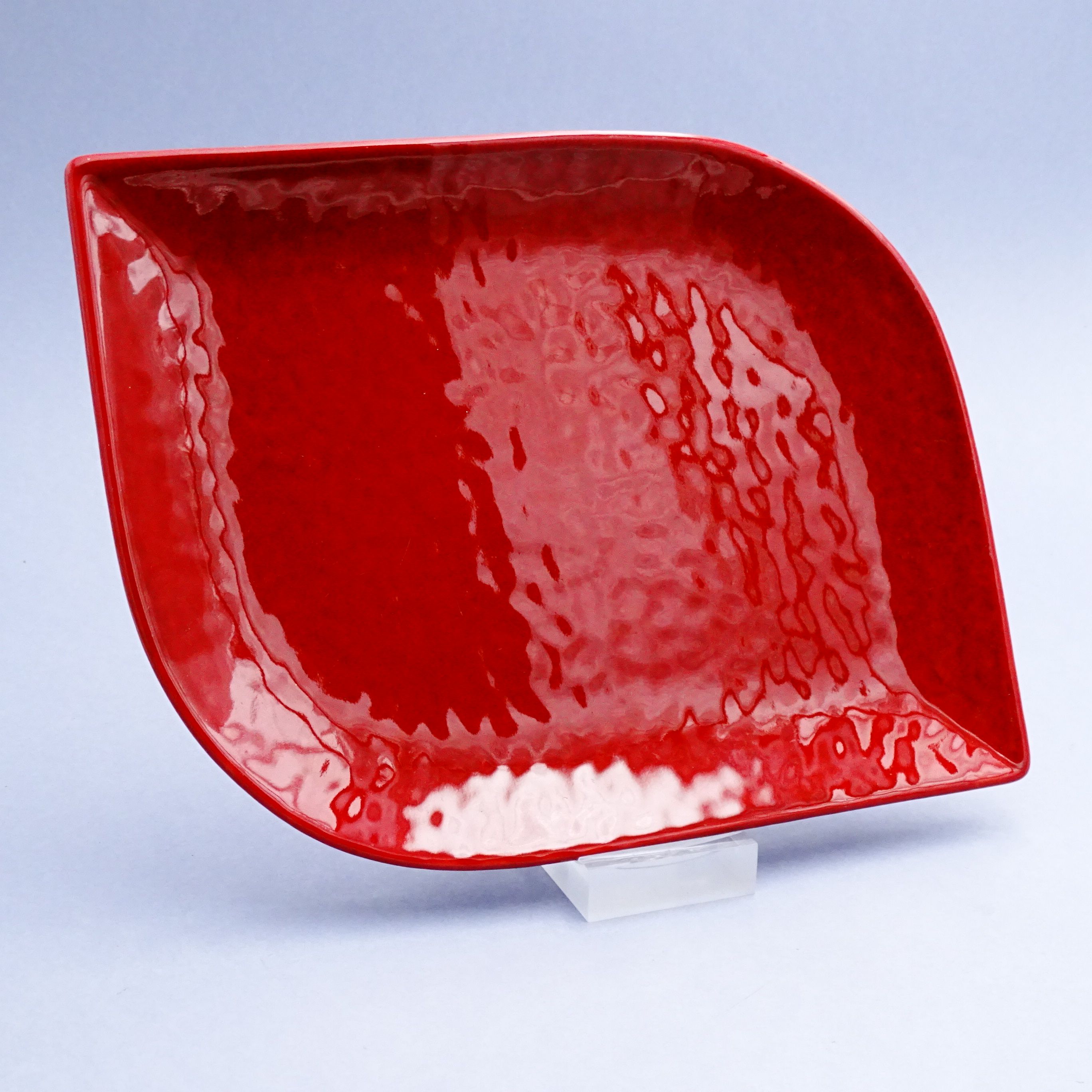 vintage krwistoczerwona designerska patera ceramiczna
