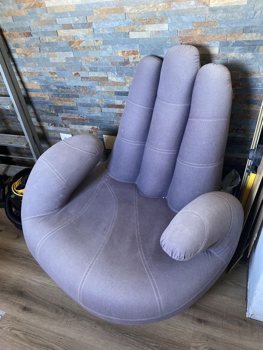 Poltrona formato de mão