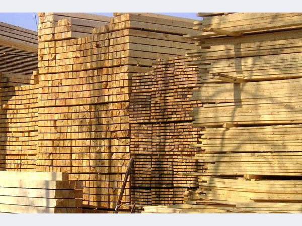 Пиломатеріали соснові брус доска ліс на кришу ліс на дах стропила