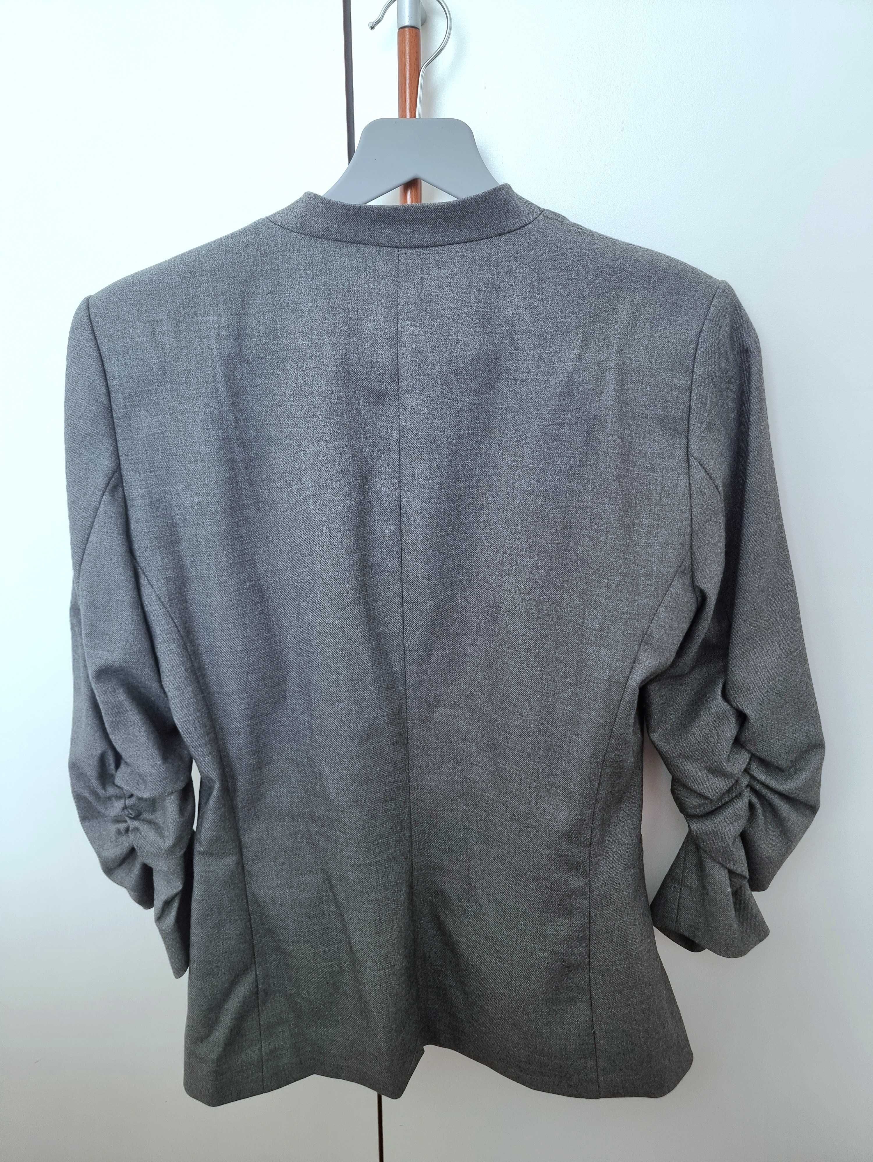 Blazer cinzento com efeito de mangas arregaçadas H&M, tamanho 34