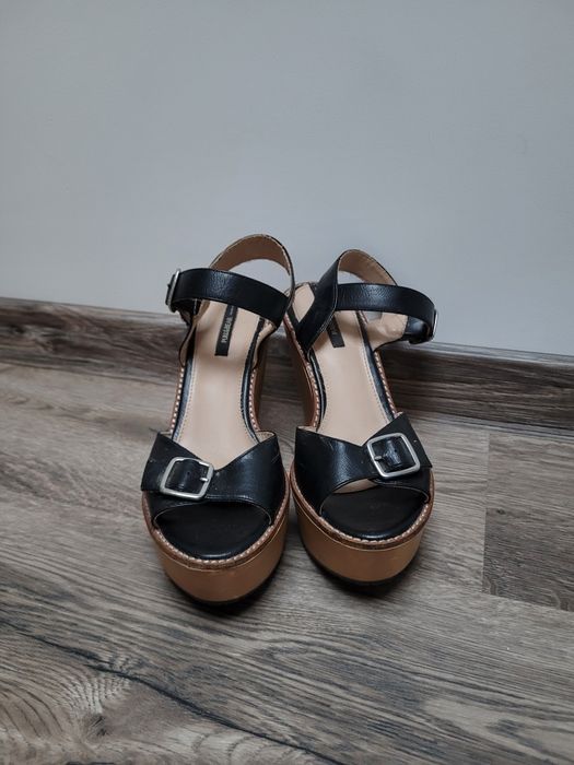 Pull&Bear koturny buty z paskami 38