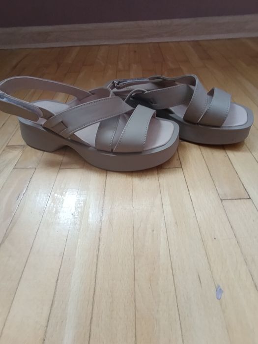 Шкіряні босоніжки