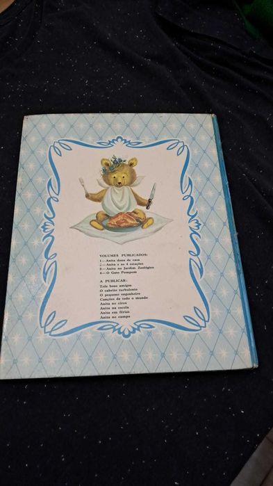 Livro "Anita no Jardim Zoológico" ANTIGO