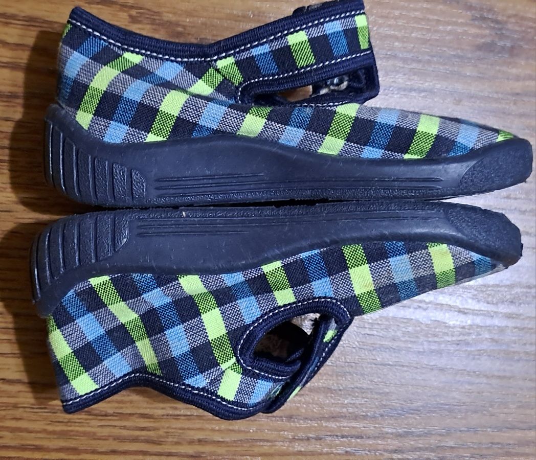 Buty/ kapcie w kratkę