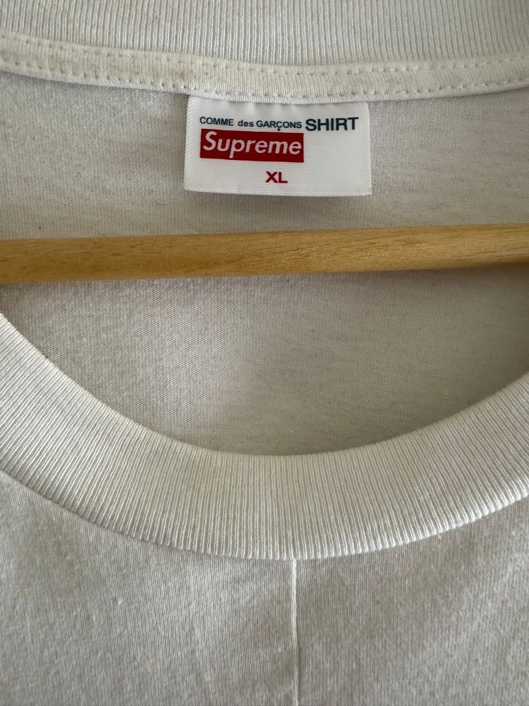 Supreme x Comme des Garcons SHIRT Split Box
Logo Tee White
