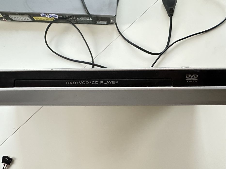 Продам два DVD відеоплеєра LG, один з караоке. DK673Х та DV656X.