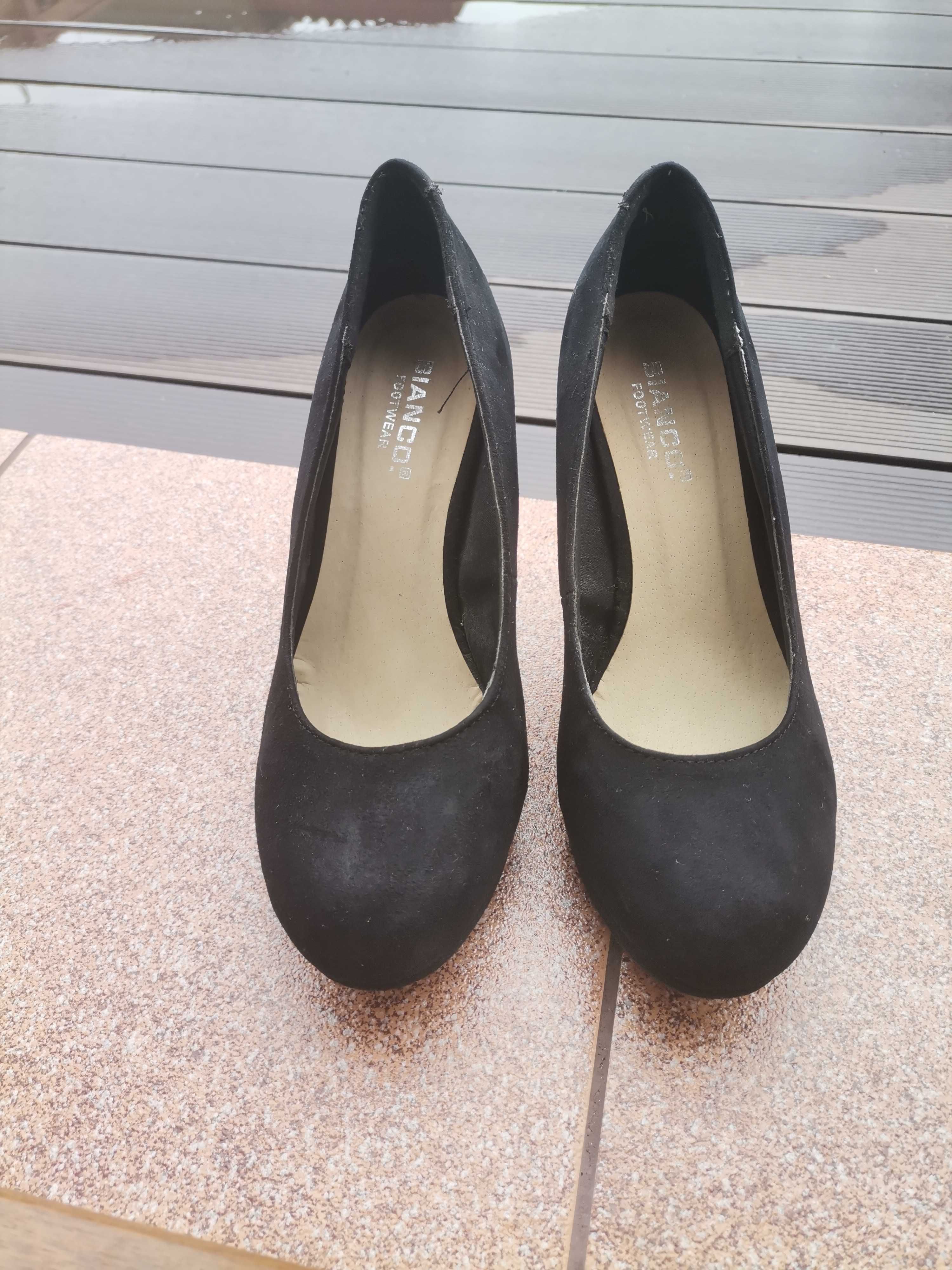 Zamszowe buty na obcasie czarne 37