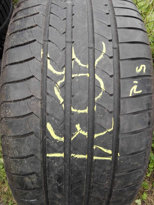 Opona używana letnia 275/40R19 Goodyear EfficientGrip RSC. 1szt